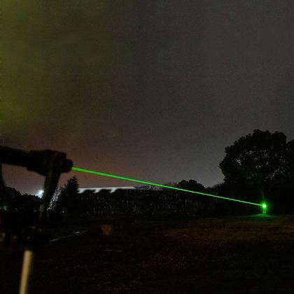超高出力レーザーポインター 緑光レーザーポインター 満天の星キャップ付き フォーカス調整可能