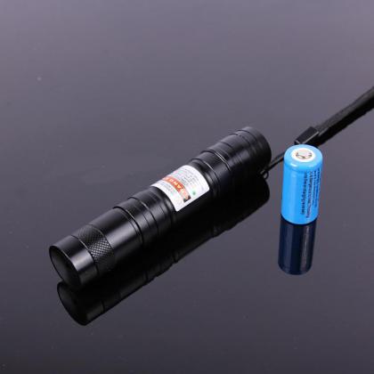 flashraitoハイパワーレーザーポインター　2000mwレッドレーザーライト 充電式レーザーライトマッチやタバコなどに火をつける 可能焦点調整可