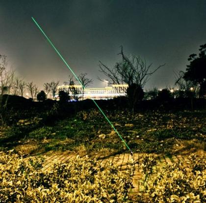 超強力レーザーポインター5000MW 天体レーザーライト 調節可能な焦点緑色レーザー懐中電灯　建築現場用レーザーポインター カラス対策 自作 レーザー照明 ポイント爆竹　マッチを点す